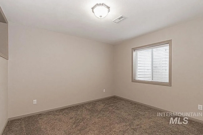 Building Photo - 2221 Frontier Dr