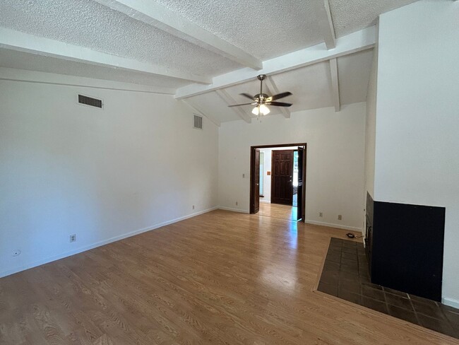 Building Photo - Custom Home!