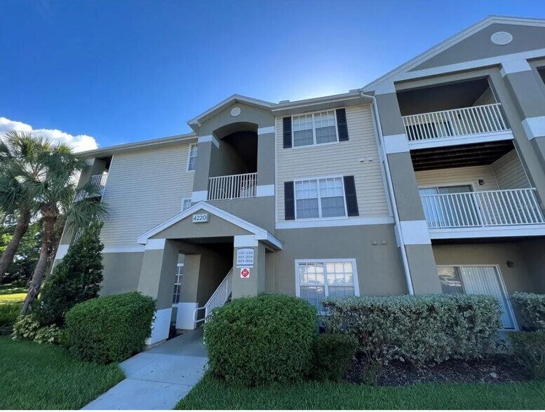 Building Photo - 4220 Summer Landing Dr