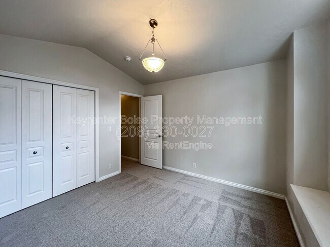 Building Photo - 2403 E Indian Creek Dr