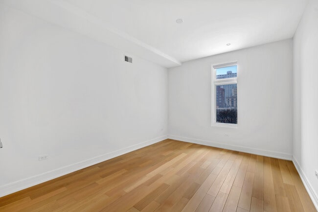 Second bedroom - 434 W Melrose St