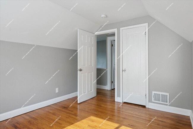 Building Photo - Charming 3-Bedroom Bungalow for Rent in Po...