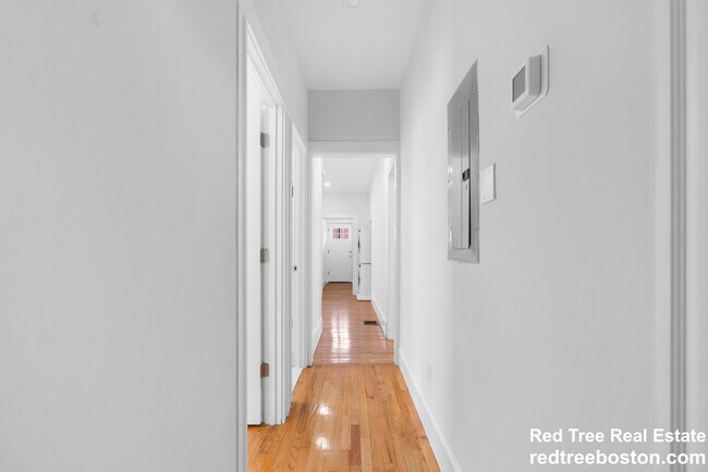 Building Photo - 79 Sydney St