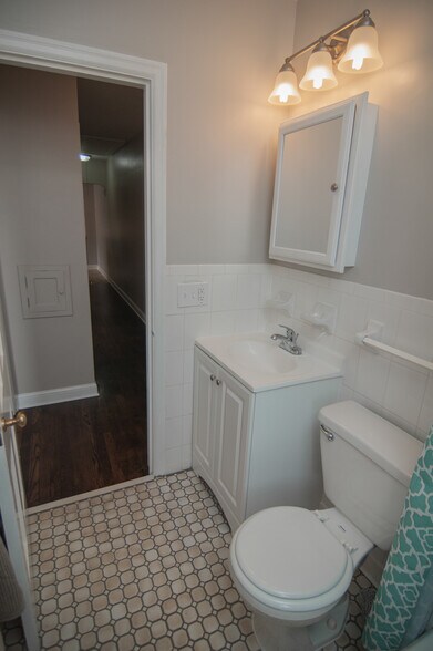 Building Photo - 4149 S 32nd Ave