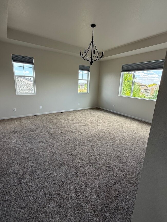 Building Photo - Spacious and Bright 4 Bedroom Home in Wind...