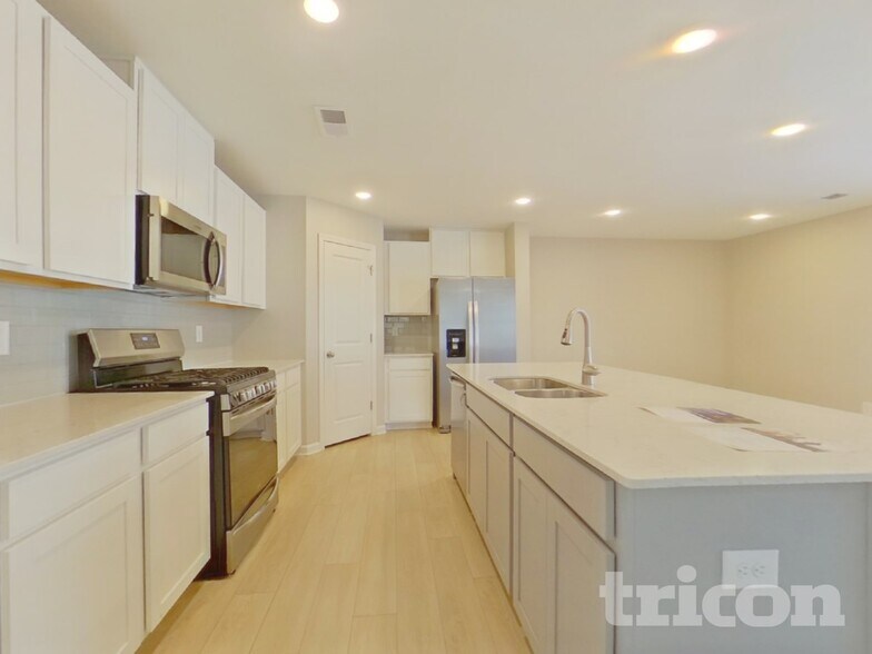 Building Photo - 1918 Landrow Ln