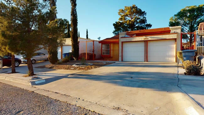 Building Photo - 909 Tepic Dr