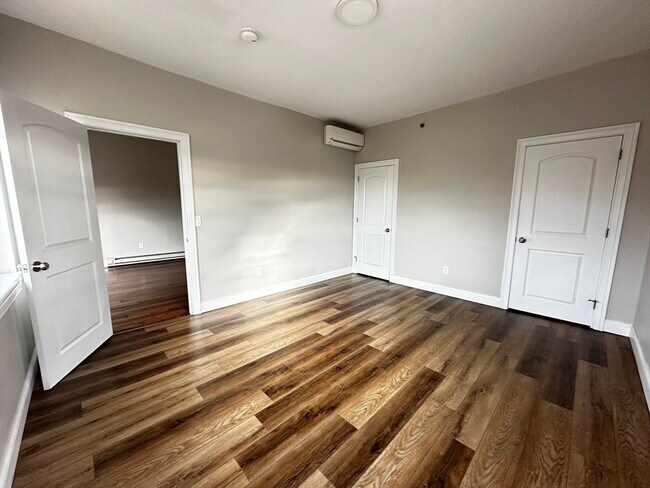 Building Photo - 5 Hampshire St