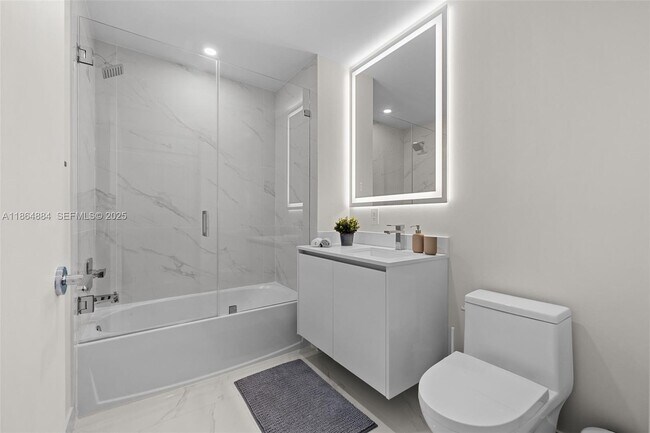 Building Photo - 700 NE 24th St