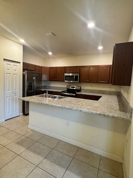 Building Photo - 3368 W 92nd Pl