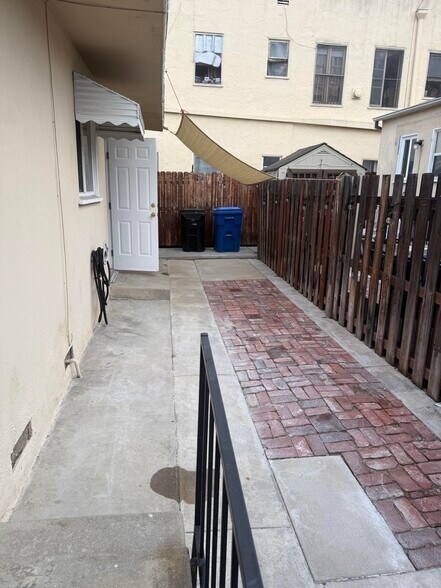 32' x 9' private patio - 6820 N Figueroa St