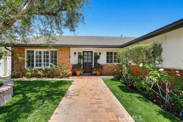 Building Photo - 2705 E Jacaranda Ave