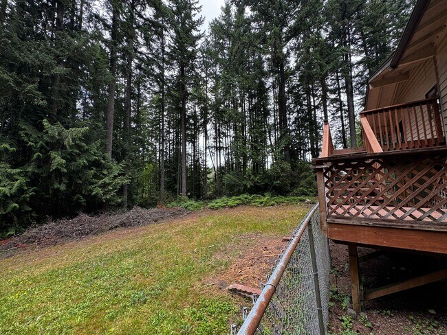 Building Photo - Silverdale Split-Level Home with Bonus Are...