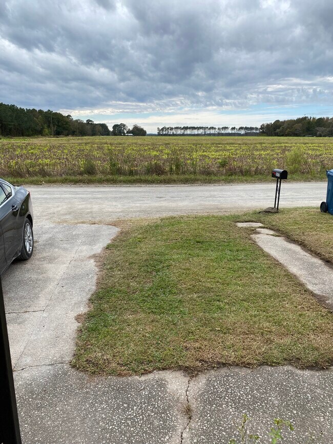 Building Photo - 577 S 7th St