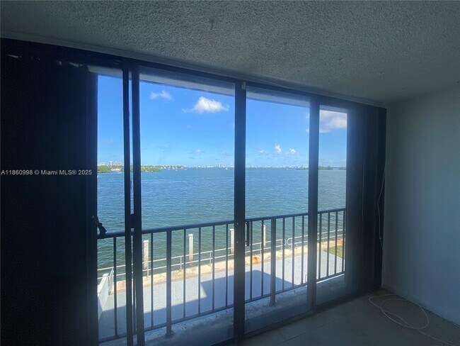 Building Photo - 7899 NE Bayshore Ct