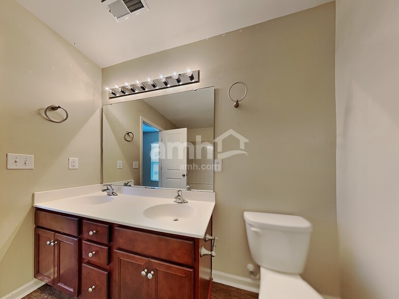 Building Photo - 123 Brookhaven Rd