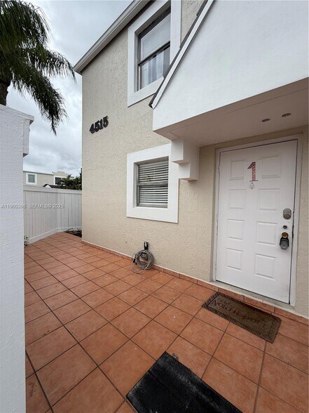 Building Photo - 4515 SW 68th Court Cir