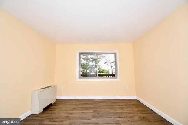 Building Photo - 10320 Westlake Dr