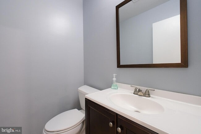 Building Photo - 3818 Vermont Ct