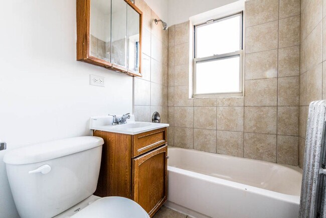 Building Photo - 8200-04 S Ingleside Ave 915-19 E 82nd St Chicago, IL 60619