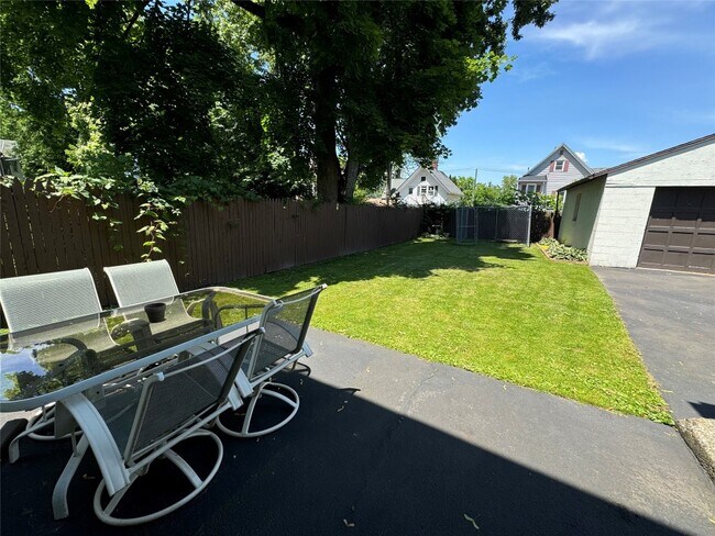 Building Photo - 9 Second St