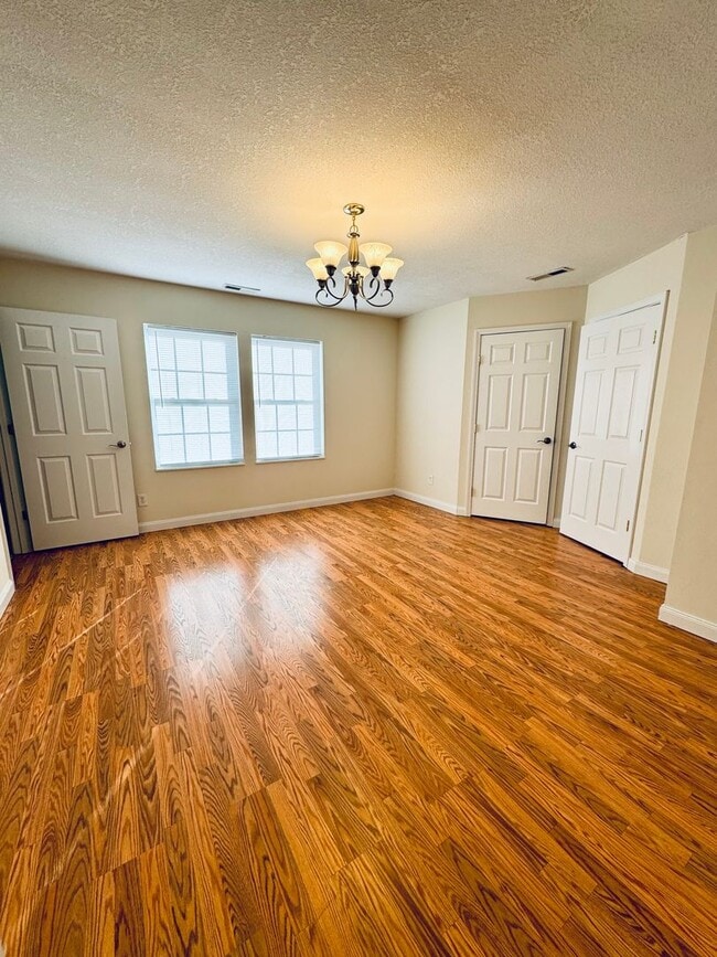 Building Photo - Duplex for Rent in TA school District
