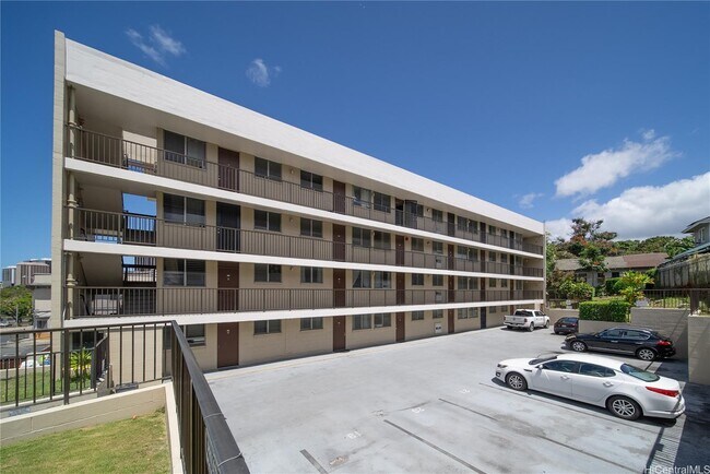 Building Photo - 1401 Lusitana St