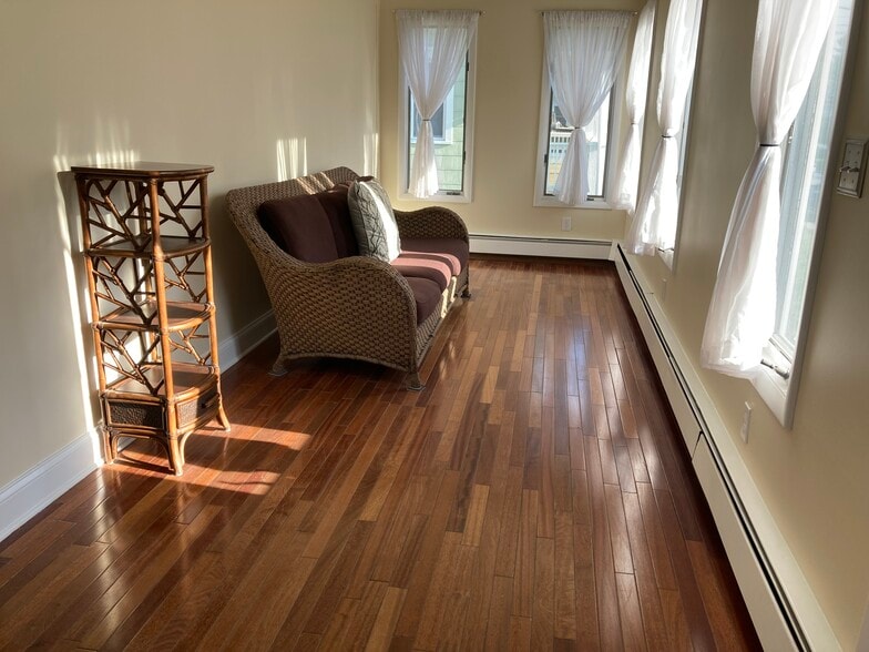 Building Photo - 218 Evergreen Ave