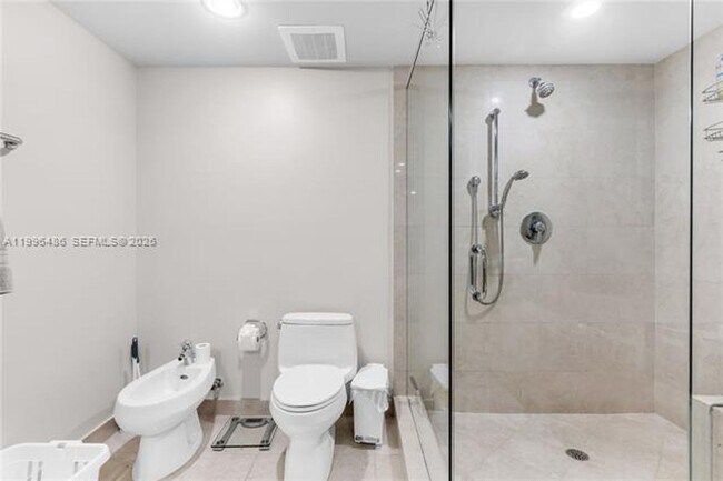 Building Photo - 1830 S Ocean Dr