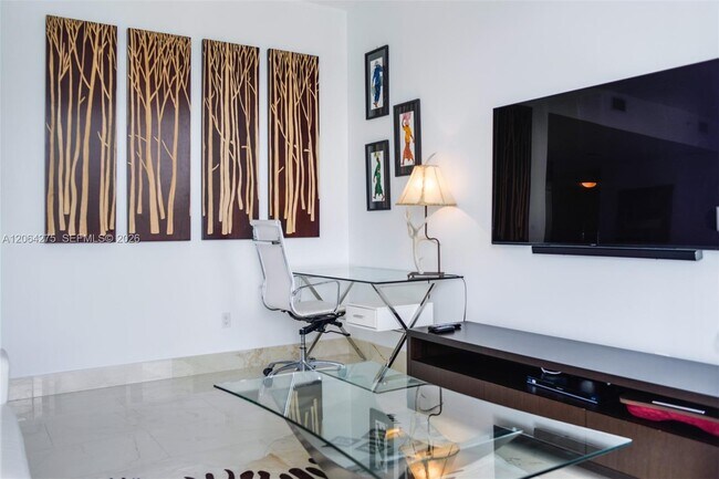 Building Photo - 1300 Brickell Bay Dr