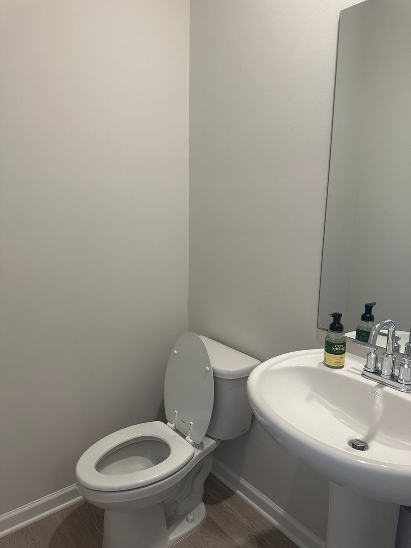 Building Photo - 3645 Shore Wood Ave