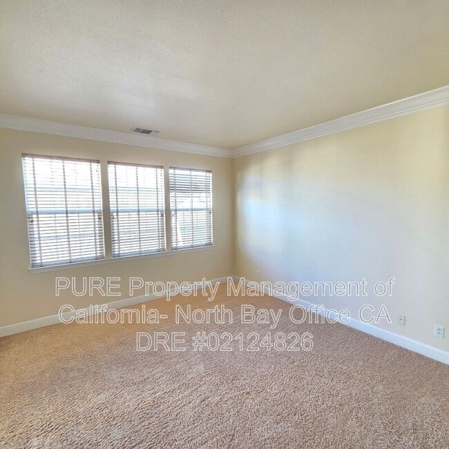 Building Photo - 565 Jorgensen St