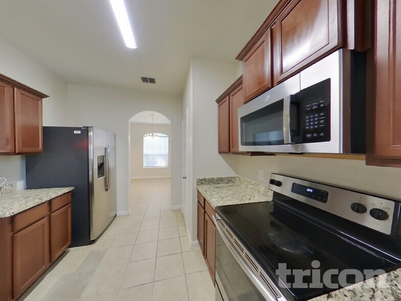 Building Photo - 4607 Le Villas