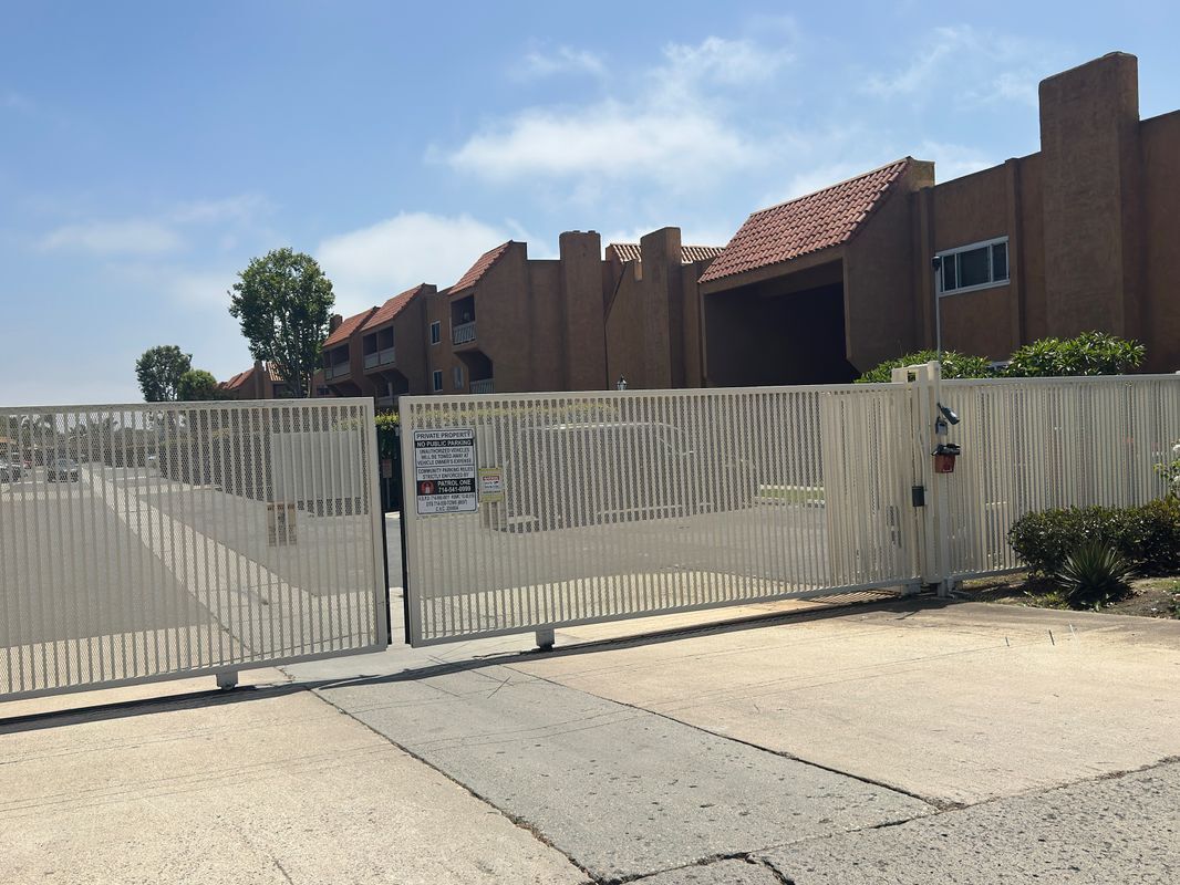 Building Photo - 6600 Warner Ave