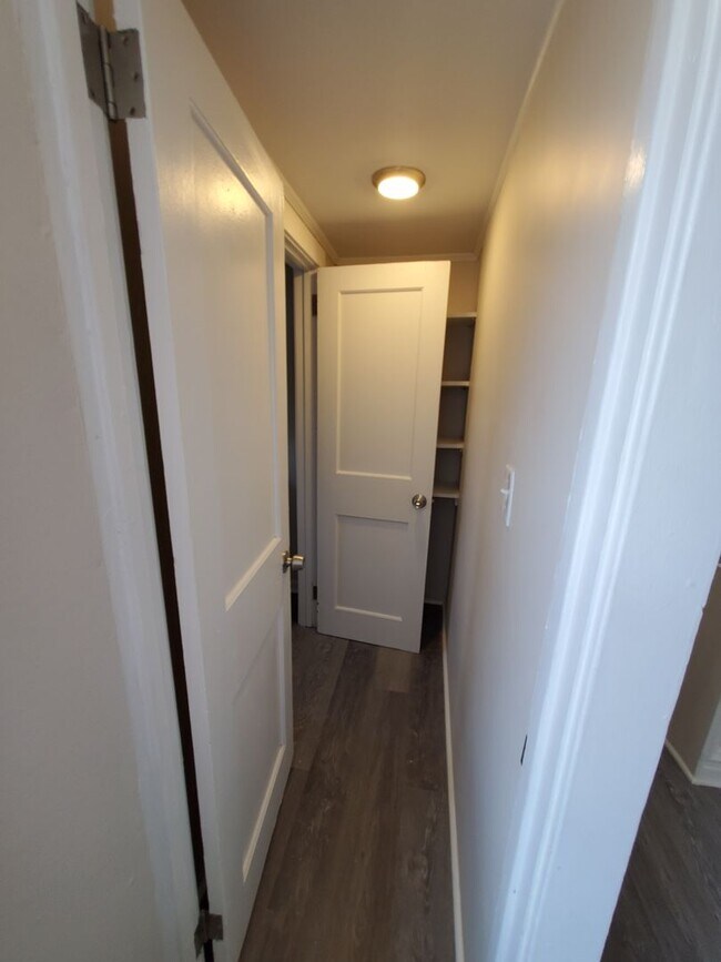 Building Photo - 420 N 4th St