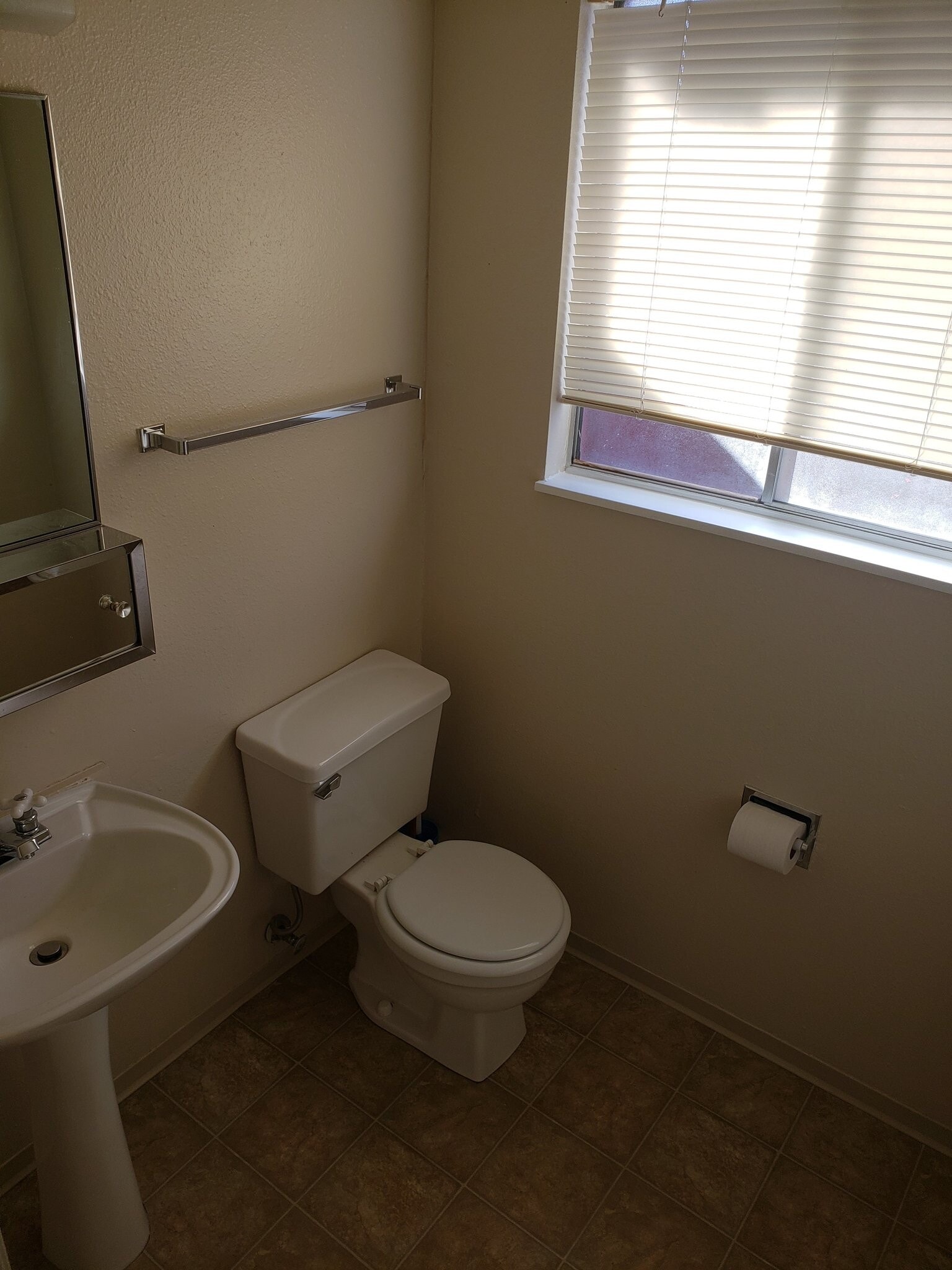 Building Photo - 1219 Willow Bend Cir