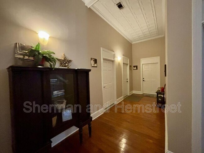 Building Photo - 1204 Broad St