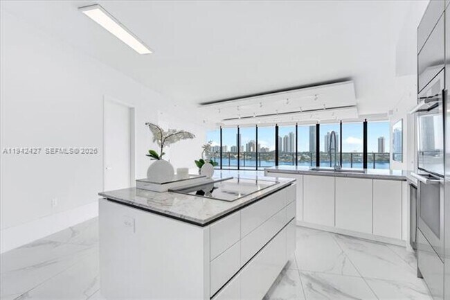 Building Photo - 5500 Island Estates Dr