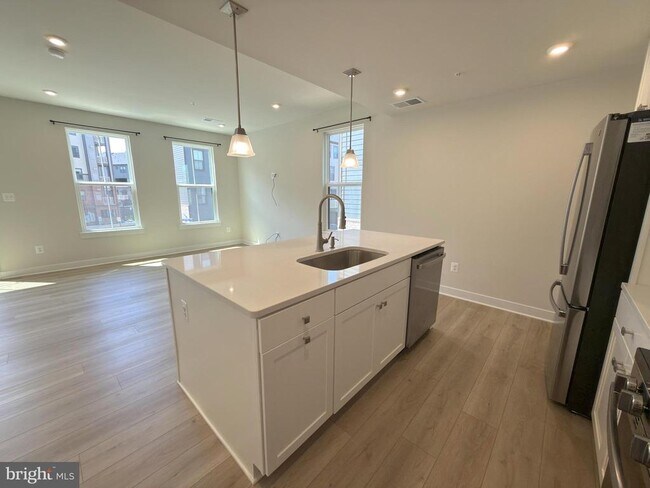 Building Photo - 14441 Albemarle Point Pl