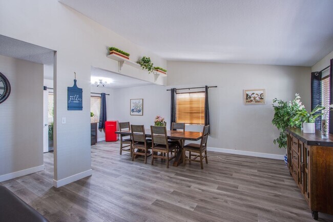Building Photo - Spacious, Stylish, and Fully Furnished – L...