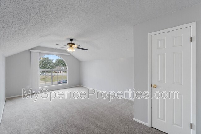 Building Photo - 102 Hollow Cove