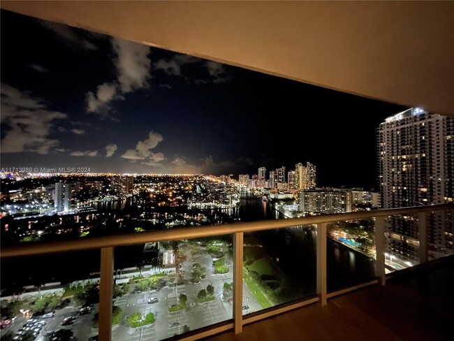 Building Photo - 2600 E Hallandale Beach Blvd