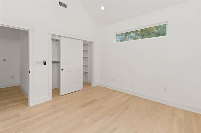 Building Photo - 3321 Hemlock Ave