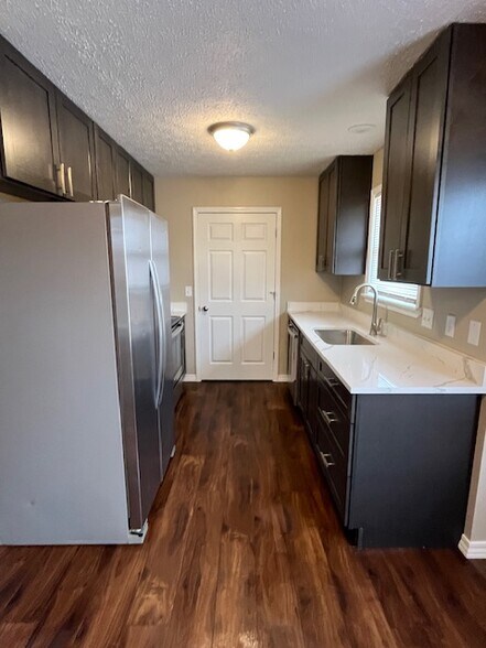 Building Photo - 1907 Holly Springs Ave