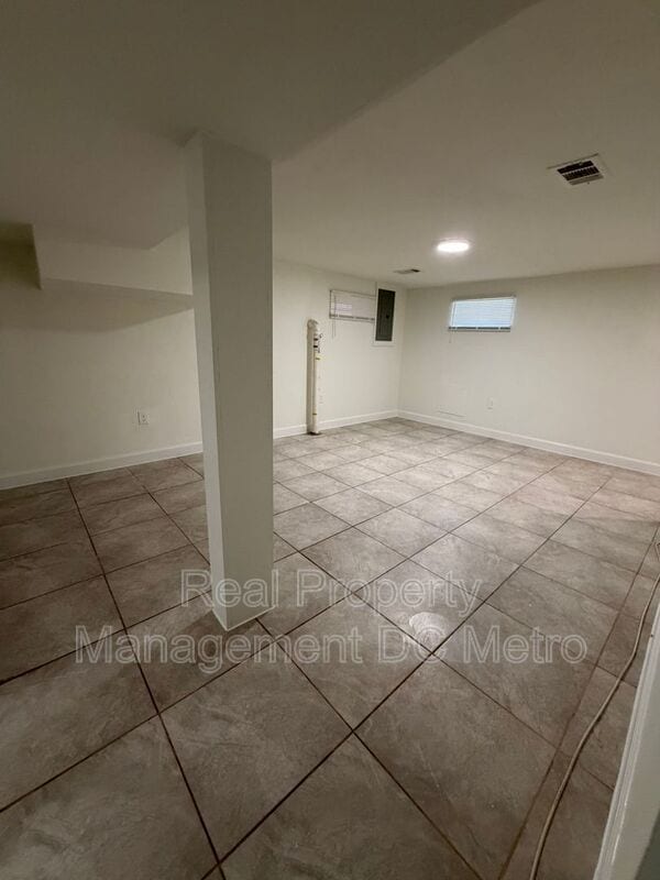 Building Photo - 405 Valley Ave SE