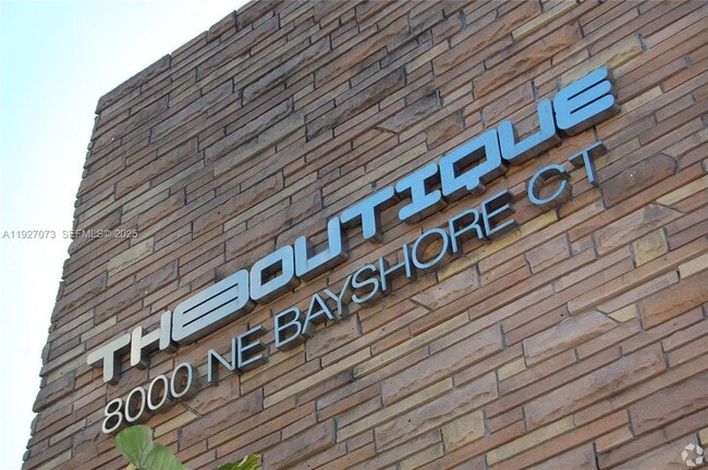 Building Photo - 8000 NE Bayshore Ct