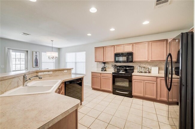 Building Photo - 772 Kingfisher Ln