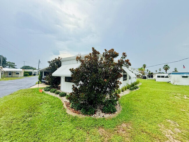 Building Photo - 2902 Bruce Ln