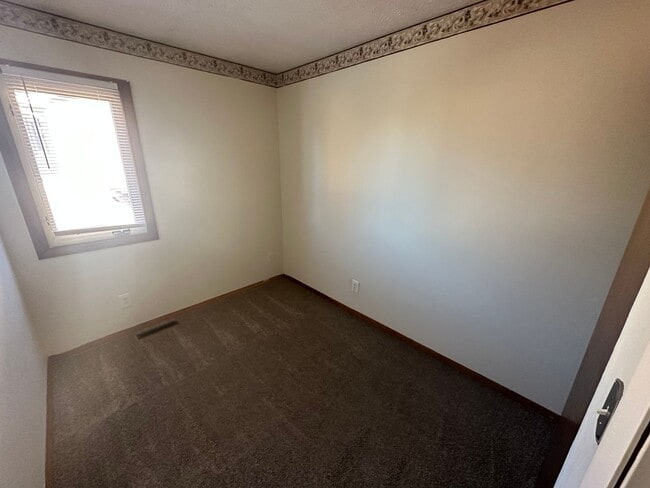 Building Photo - Incredible Large 4 Bedroom House!