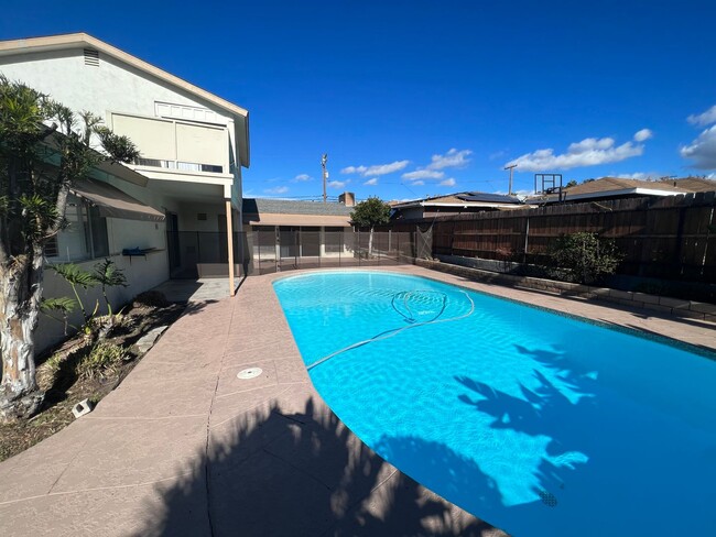 Building Photo - Large Home in Well Established Chula Vista Neighborhood